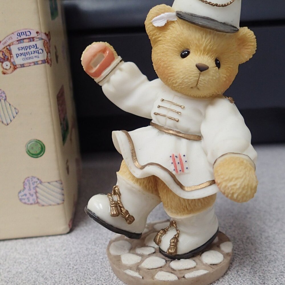 Vivienne 1999 Membears Only Figurine Cherished Teddies